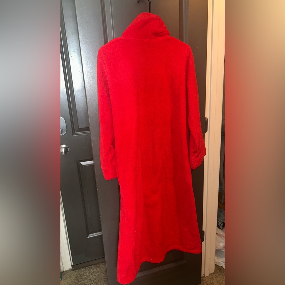 Cozy Red Zip-Up Robe - Picture 2 of 4